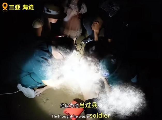 男子救人被卷入大海,女主被继妹和男友推下海里。被男主救了的小说?