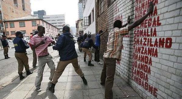 用一身伤换回一条命,要是美国把警察全换成黑人，那么还会有黑命贵之类的示威吗？