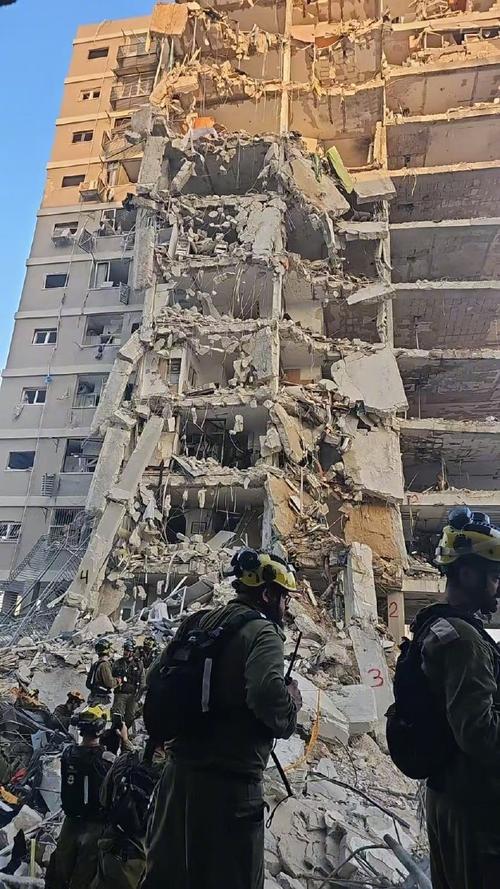 伊朗突发恐怖袭击,伊朗阅兵恐袭的背景是什么?