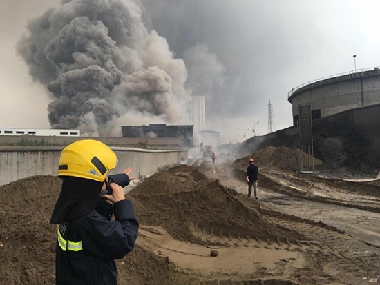 一化工厂突发火灾,化工厂发生火灾 一化工厂突发火灾,化工厂发生火灾