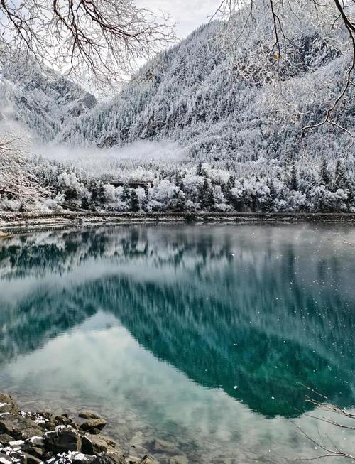 九寨沟初雪后如仙境,12月中去九寨沟,有雪景看吗?