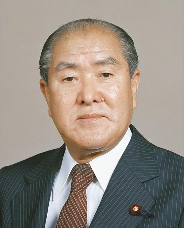 日首相内阁名单公布,日本内阁中的相与大臣有什么区别?