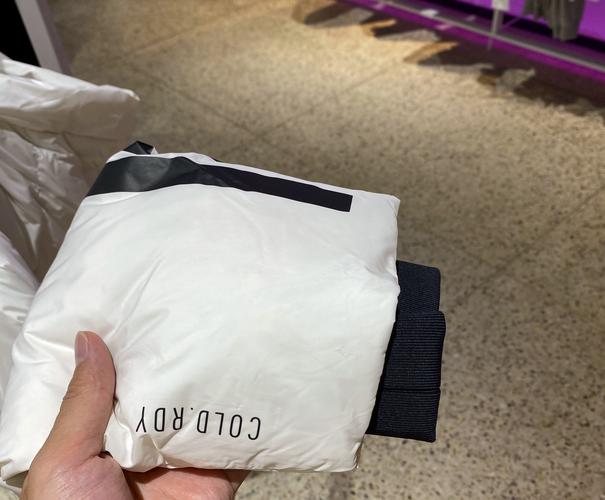 阿迪羽绒服被指代工,阿迪达斯代工是哪家?