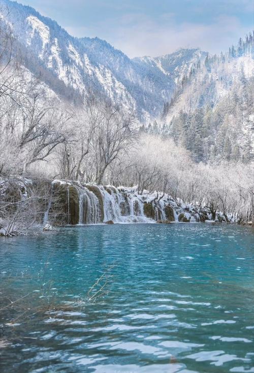 九寨沟初雪后如仙境,2021年中秋节九寨沟下雪了吗?