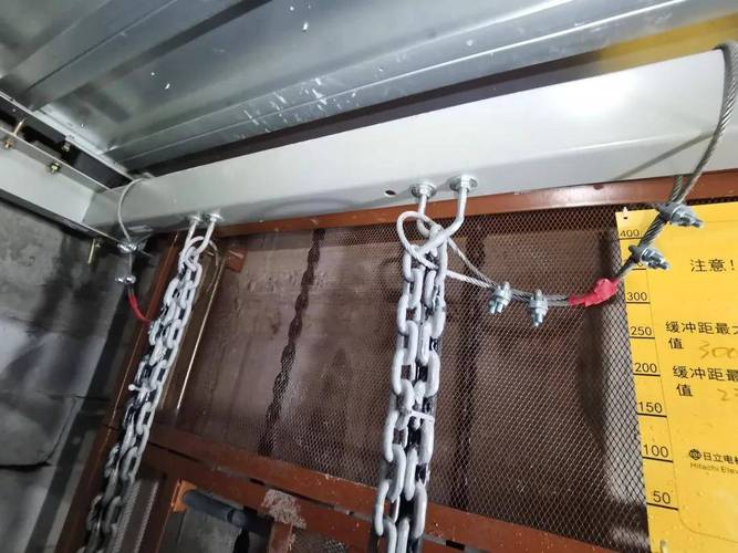 23部电梯绳遭人切割,电梯绳索断裂
