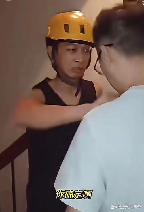 倒垃圾打3名环卫工,不满扔垃圾被劝说,武馆教练连扇环卫工耳光,你怎么看?