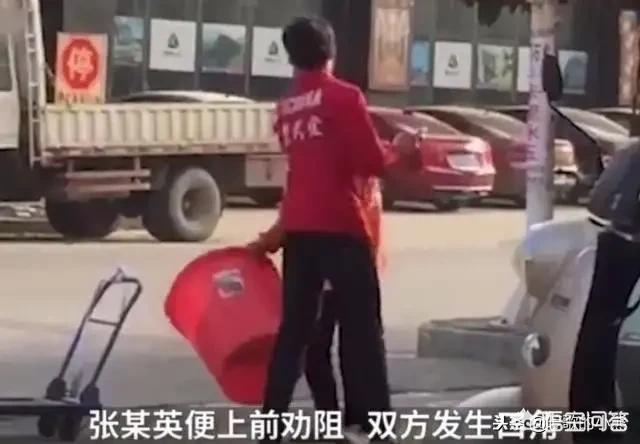 倒垃圾打3名环卫工,不满扔垃圾被劝说,武馆教练连扇环卫工耳光,你怎么看? 倒垃圾打3名环卫工,不满扔垃圾被劝说,武馆教练连扇环卫工耳光,你怎么看?