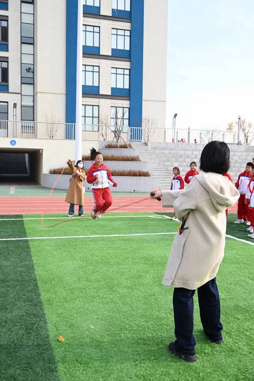 中小学推行课间15分,15周岁学生课间游戏受伤责任划分?