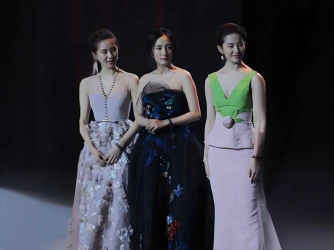 刘亦菲杨幂零互动,刘亦菲与杨幂同框