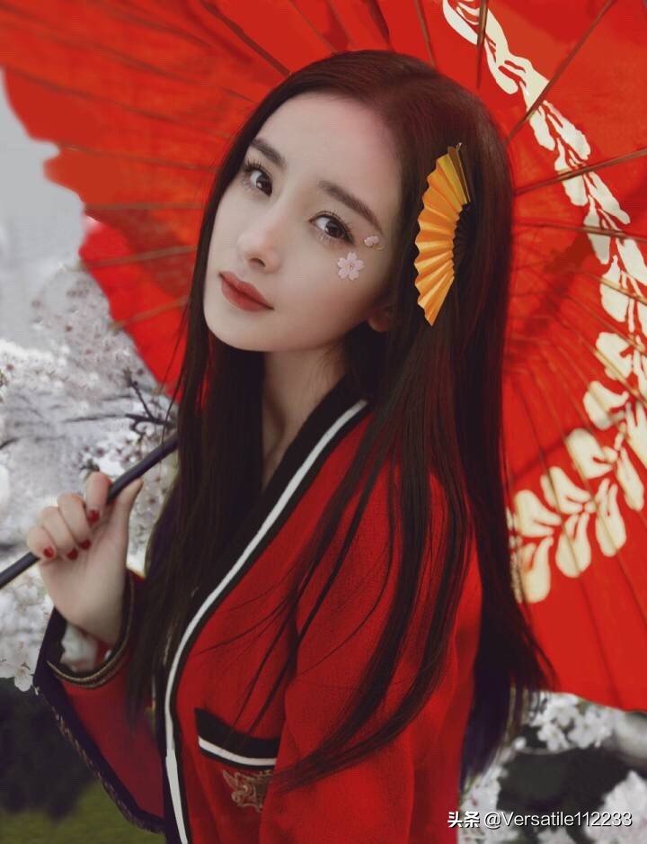 刘亦菲杨幂零互动,刘亦菲跟杨幂同时掉进水里你会先救谁？