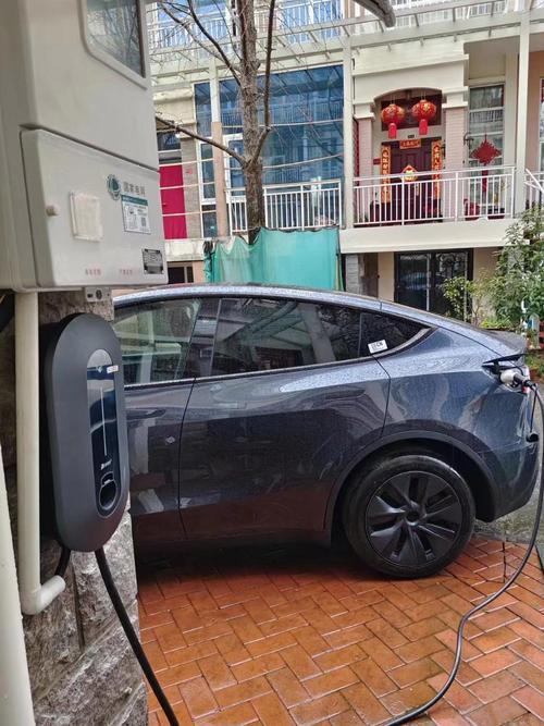 特斯拉爆炸调查结果,上海爆燃特斯拉车主称起火前没有任何征兆!旁边充电桩不属于自己, 你怎么看?