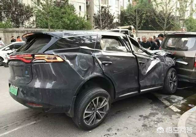 司机踩错油门致6伤,在发动一键启动的自动挡汽车时错踩油门有什么危害? 司机踩错油门致6伤,在发动一键启动的自动挡汽车时错踩油门有什么危害?