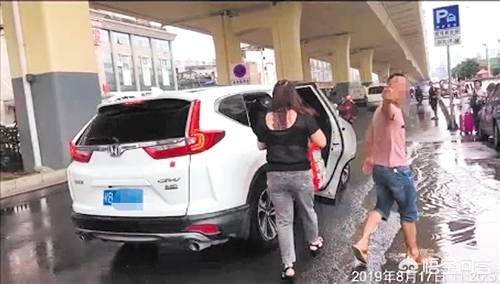 发视频挑衅交警被拘,海口一男子拍视频辱骂交警上传朋友圈炫耀被拘5日, 你怎么看? 发视频挑衅交警被拘,海口一男子拍视频辱骂交警上传朋友圈炫耀被拘5日, 你怎么看?