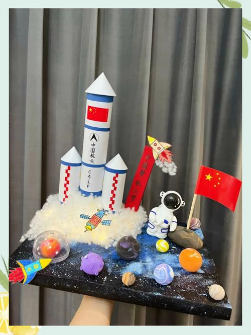 阿姨徒手编神舟飞船,手工神舟飞船