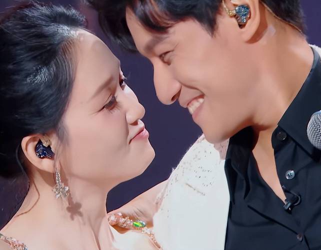 姐弟恋一年花近50万,50岁姐弟恋的电影?