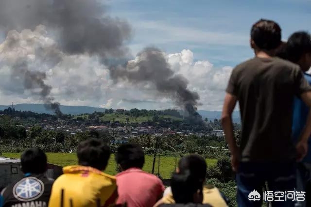 菲律宾爆发武装冲突,请问二战时期菲律宾几十万人的武装部队打的过日本一个师团或旅团吗？
