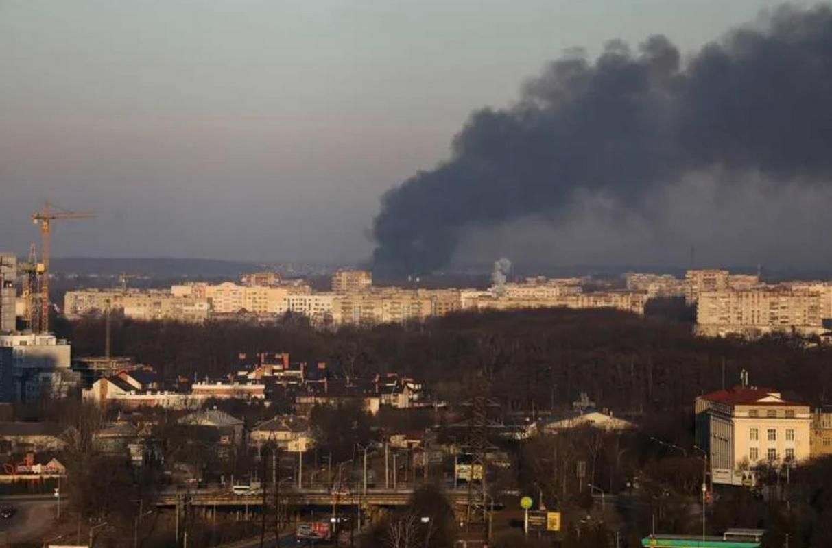 俄战机轮番轰炸乌军,俄军频繁轰炸基辅,乌军却从未空袭过莫斯科,究竟是何原因呢?