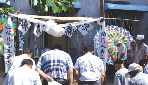 办丧事墙倒塌致6死,农村办丧事墙上挂的画