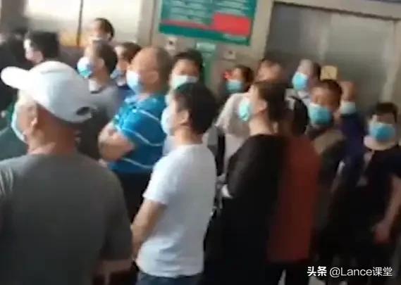 坠亡者母亲质疑学校,雨花区：男婴出生不到1小时坠楼，警方查到其生母, 你怎么看？