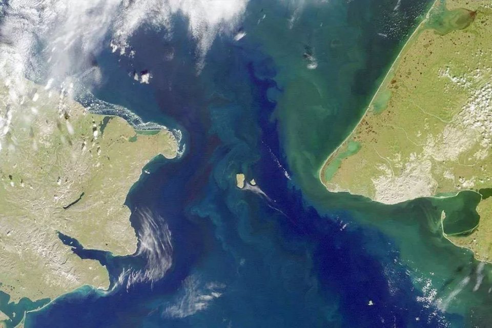 美在俄部署核潜艇,俄罗斯核潜艇,突然在美国领海附近冒出水面,这是要干啥? 美在俄部署核潜艇,俄罗斯核潜艇,突然在美国领海附近冒出水面,这是要干啥?