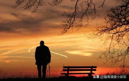 老人玩坏3个iPad,老年人沉迷平板和手机怎么办? 老人玩坏3个iPad,老年人沉迷平板和手机怎么办?