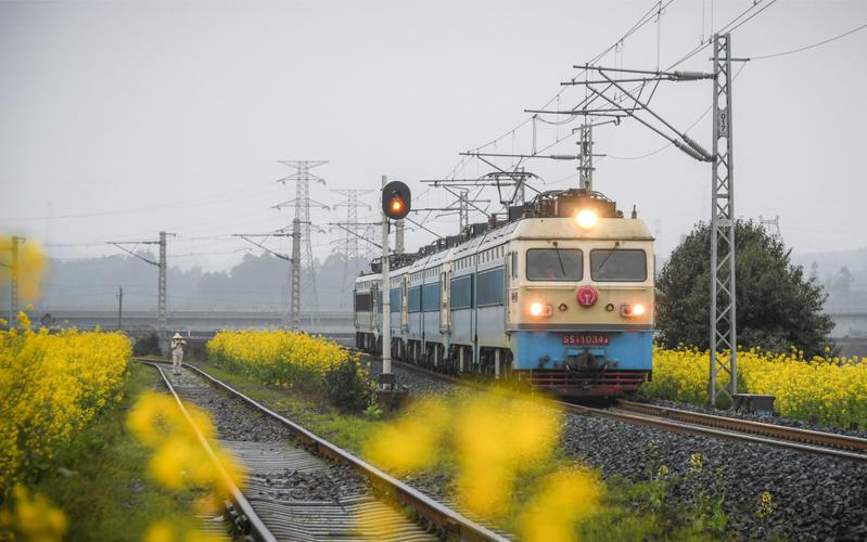超长火车震撼再现,超级长的火车