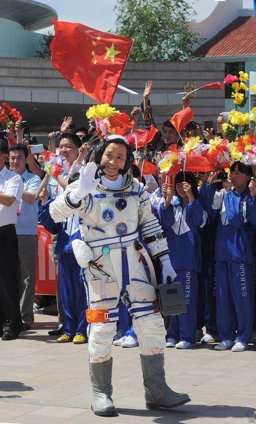 神舟二十一号发射,21年10月16日搭载神舟13号载人飞船的长征二号什么三名航天员送入太空?