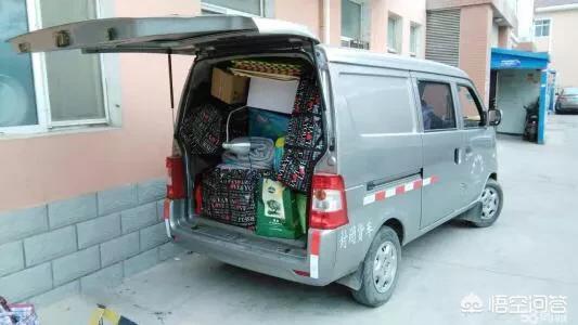 中国载人航天零牺牲,出于好心用电动三轮车载人，但是因闯红灯而被机动车车撞造成一死一伤，请问三轮车主应该被怎么判？