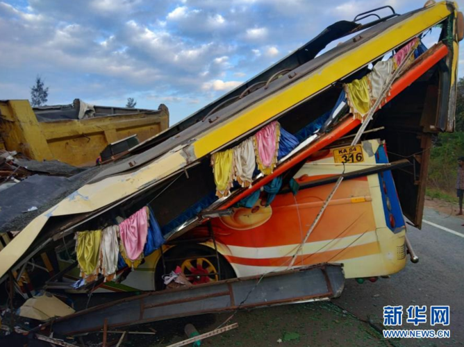 印度车祸致15人遇难,印度车祸致15人死