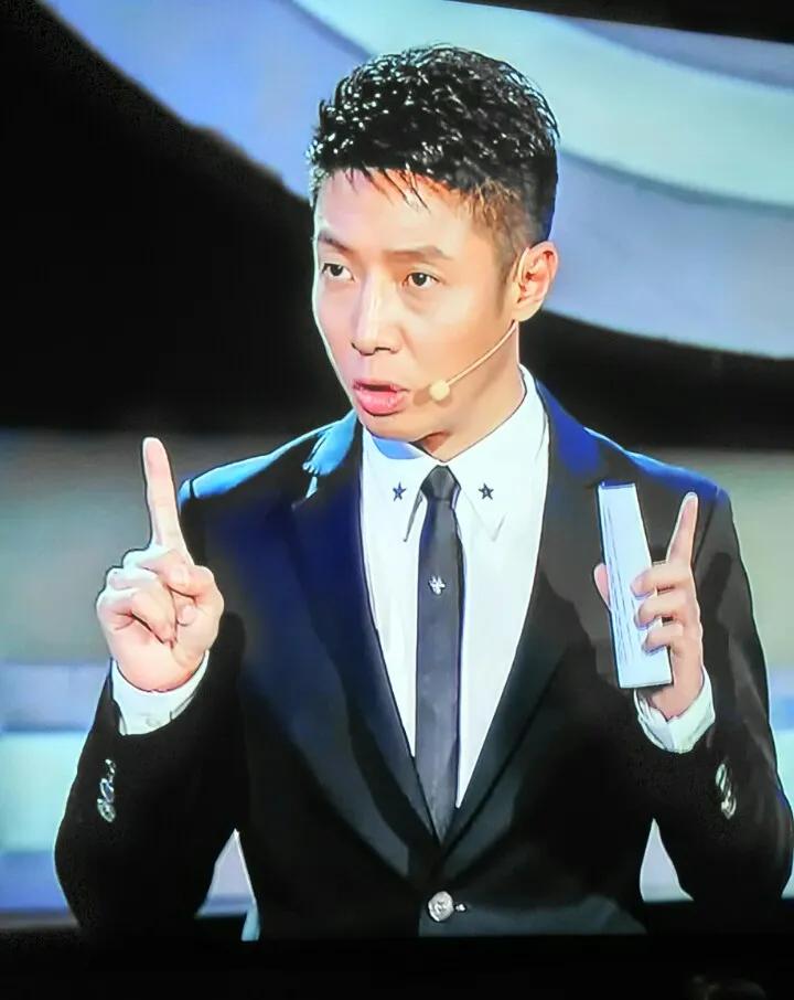 今日说法主持人被骗,撒贝宁为什么不做今日说法主持人了？