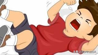 骑车被罚20躺地撒泼,厦一男子动车上抽烟，被抓后借酒劲躺地撒泼, 你怎么看？