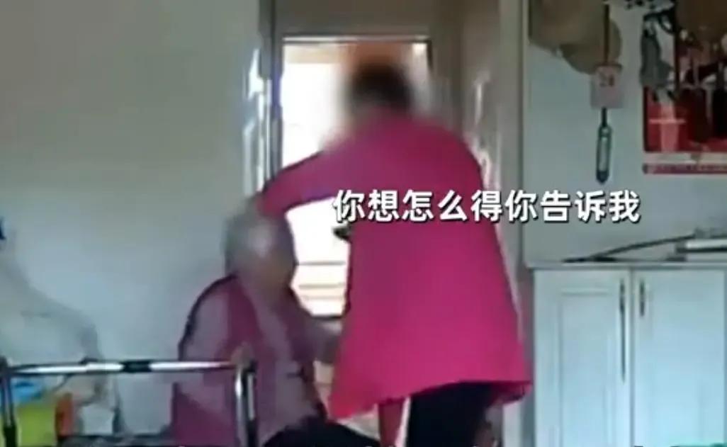 婴儿遭保姆暴打,通化保姆殴打8旬老人令人发指，那么保姆可能涉嫌构成什么犯罪？