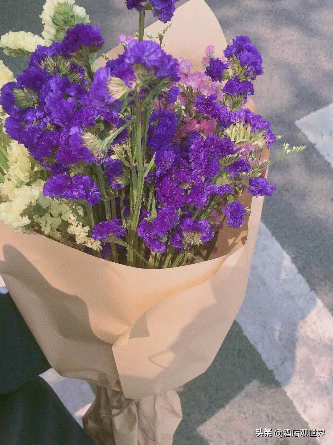 公园摆3桶供人小便,老大爷公园里大小便怎么办？