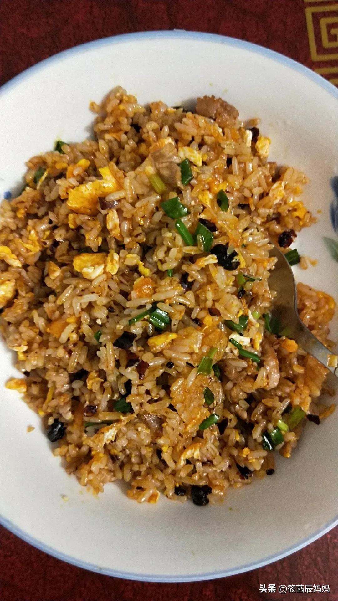 一碗管饱面全网爆火,面食和米饭哪个更耐饿一些？为什么？