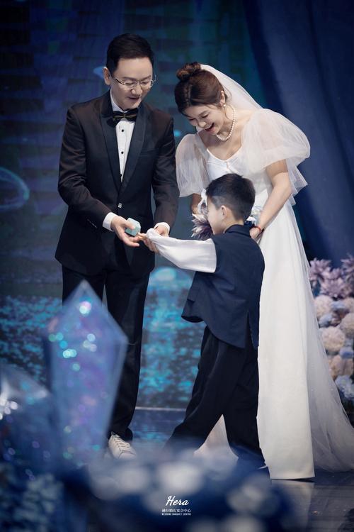 女子与AI男友办婚礼,女子与ai男友办婚礼视频