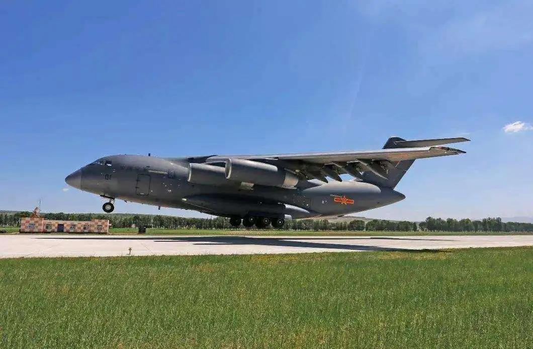 载20人军用机坠毁,军用飞机坠毁