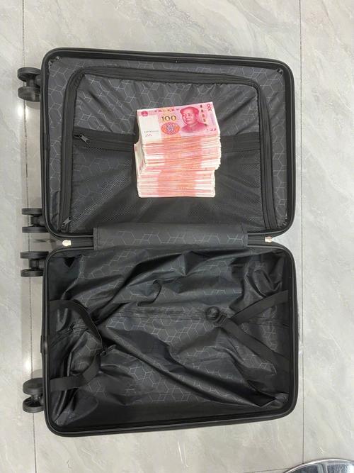 乌克兰晒成捆现金,乌克兰街头现金