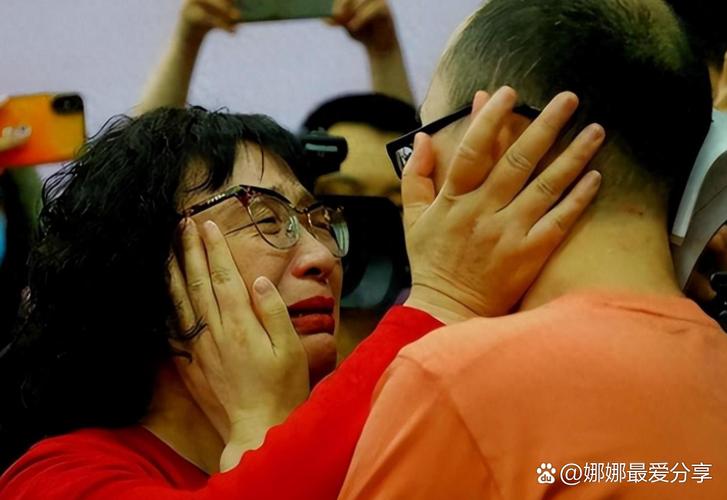 29岁新手妈妈失踪1周,如何看待幼子医院走失,西安母亲做保洁员原地等29年这件事?