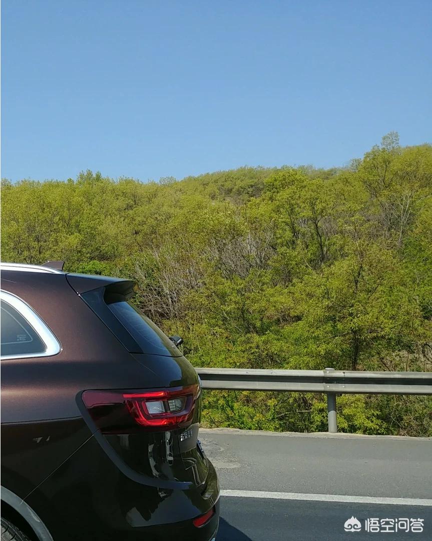 5人把代步车开上高速,5万块钱的代步汽车，可以上高速公路嘛？