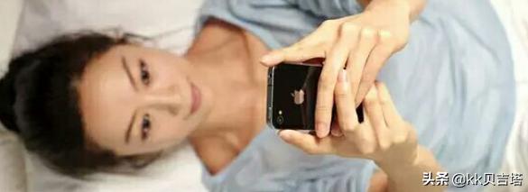 看手机时不要摘眼镜,玩手机时应不应该戴眼镜玩的啊? 看手机时不要摘眼镜,玩手机时应不应该戴眼镜玩的啊?