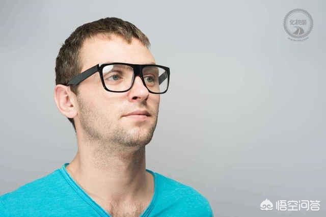 看手机时不要摘眼镜,看手机的时候应该摘掉眼镜吗 看手机时不要摘眼镜,看手机的时候应该摘掉眼镜吗