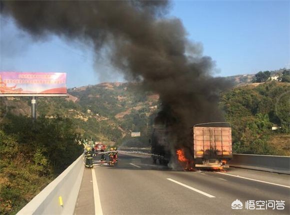 货车冲入市场致2人死,湘潭县一大货车冲进早市人群,冲撞碾压多人;目击者:十多人被卷入轮下,路上躺倒多人,司机被控制>>视频, 你怎么看? 货车冲入市场致2人死,湘潭县一大货车冲进早市人群,冲撞碾压多人;目击者:十多人被卷入轮下,路上躺倒多人,司机被控制>>视频, 你怎么看?