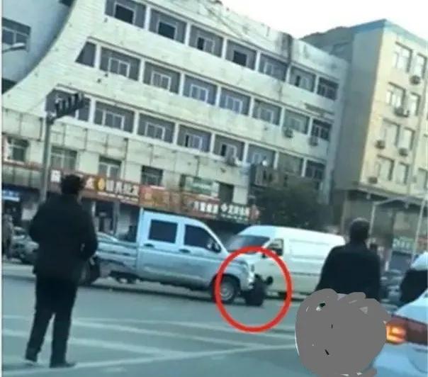 男子开车撞倒持刀者 ,遇到坏人持刀砍人，开车把他撞伤，要赔钱吗？要负法律责任吗？