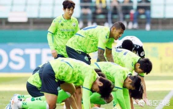 韩学生向高考者磕头 ,韩国高考跪拜 韩学生向高考者磕头 ,韩国高考跪拜