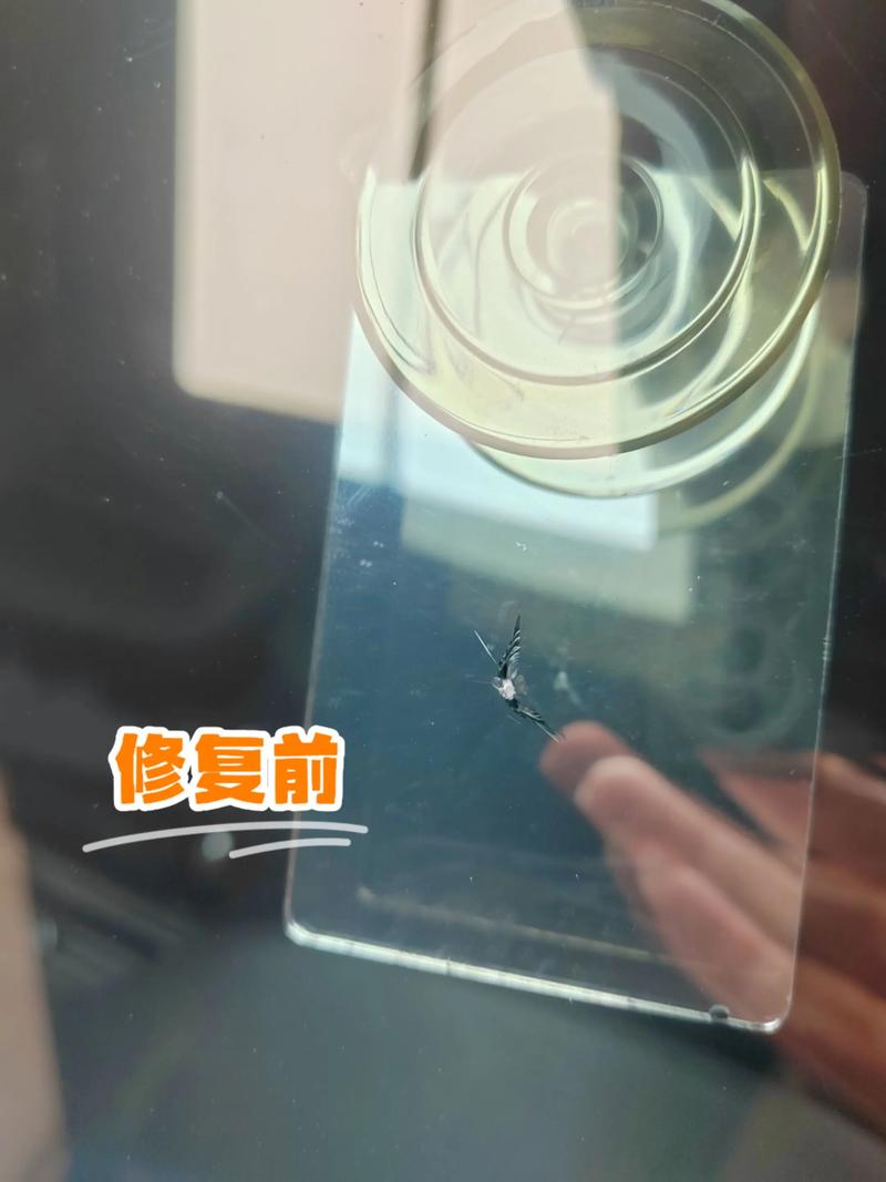 神二十玻璃有裂纹,玻璃长条裂缝怎样修复?