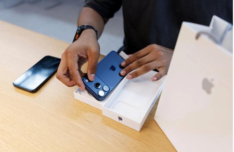 淄博苹果哥火了,随着苹果的“颓势”,富士康生产线开工率已不足30%,你如何看“苹果热”的退潮?