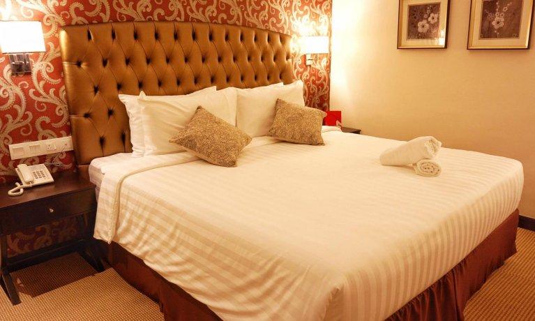 女子酒店中30多刀死,30间宾馆的利润怎么样?