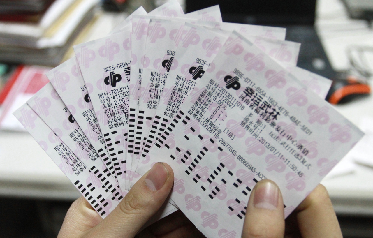 分享中奖彩票被冒领,男子买彩票中奖1000万,被投注站老板表哥冒领,该怎样维权? 分享中奖彩票被冒领,男子买彩票中奖1000万,被投注站老板表哥冒领,该怎样维权?