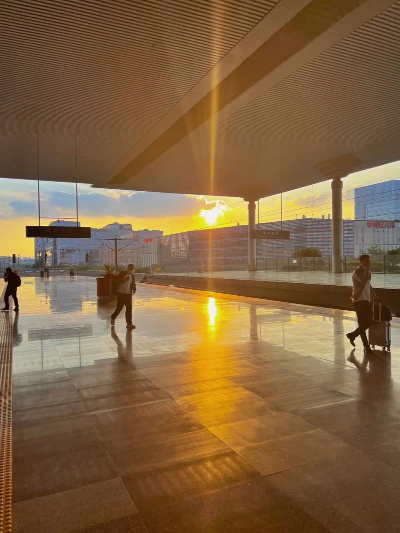 前夫阻拦见娃获赔3万,安徽高铁等老公阻拦高铁发车的事情什么结果?