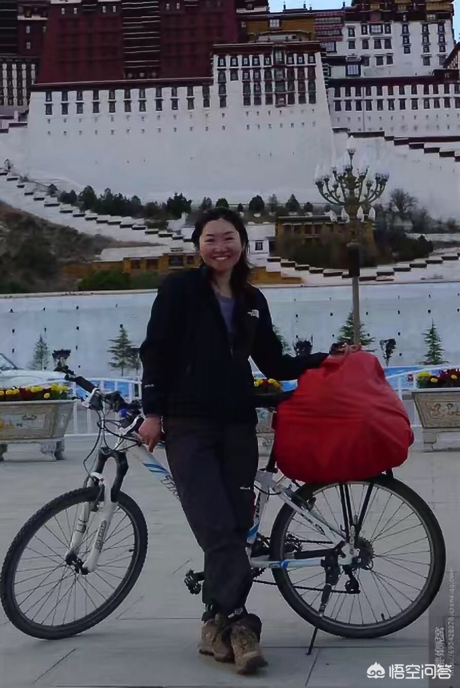 骑车射杀狗狗后偷走,骑车，被一小狗追着想咬我，下车拿石头砸它，砸死它需要赔吗？